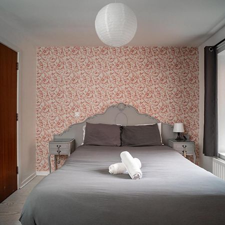 3 Bedroom Central Apartment In Belfast City Centre Exterior foto